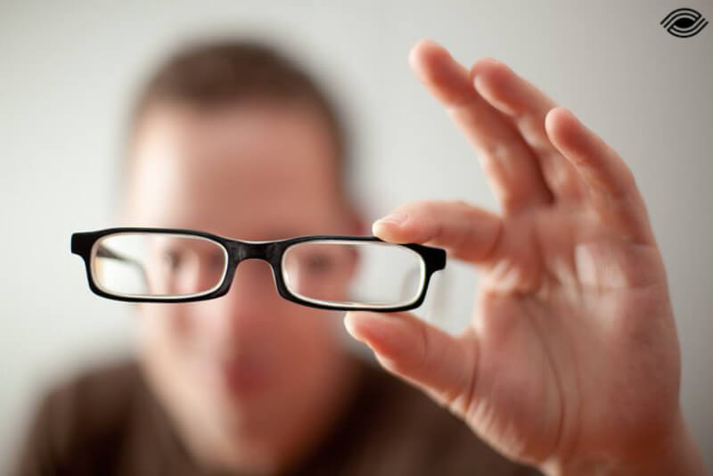 giải đáp Mắt cận 0.75 có cần đeo kính hay không?