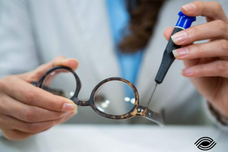 Cách sửa mắt kính tại nhà khi bị mất ốc