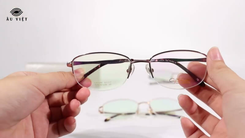 đeo mắt kính bị chóng mặt là bị gì?