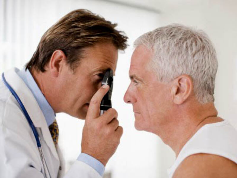 Bệnh mắt thường xuyên xuất hiện ở người già