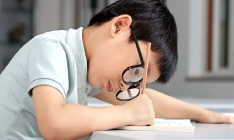 Lọan khúc xạ- bệnh mắt ở trẻ em
